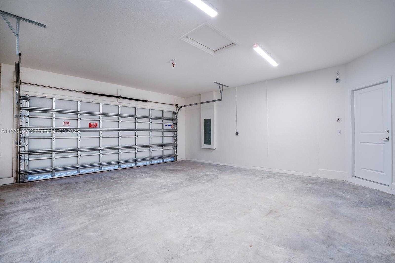 Small Image of 4941 PEACOCK WAY #5838, Dania Beach Number 32