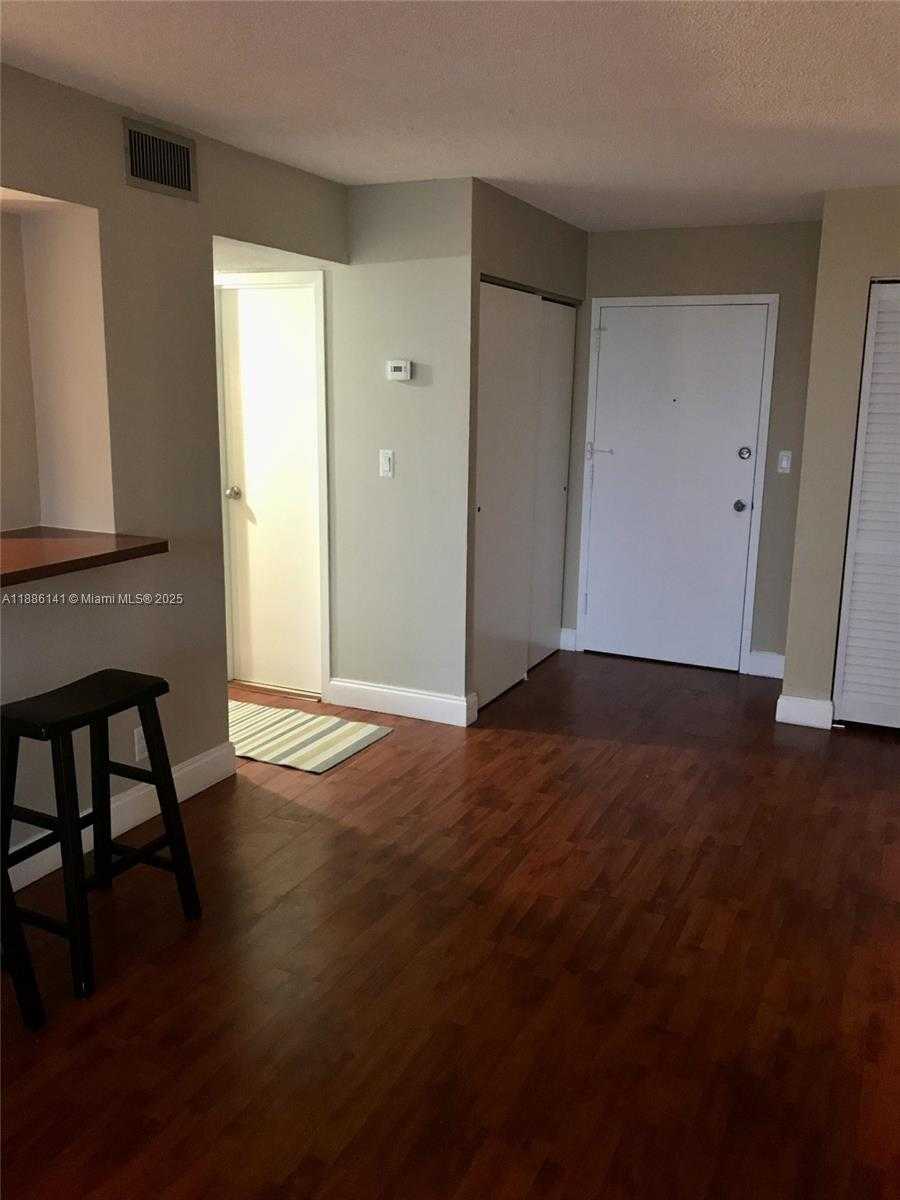Small Image of 2101 ATLANTIC SHORES BLVD #504, Hallandale Beach Number 4
