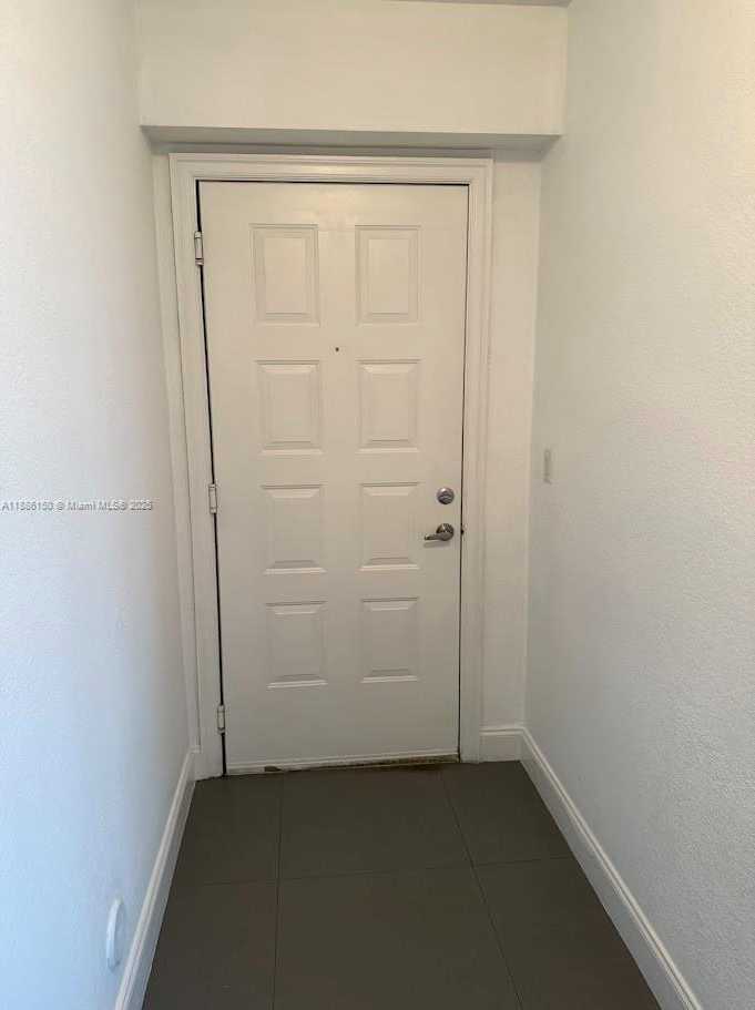Small Image of Hollywood Number 4