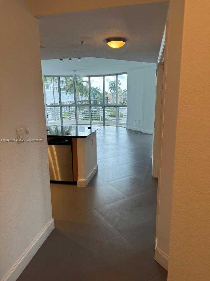 Small Image of Hollywood Number 5