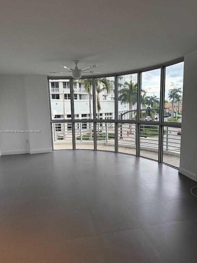Small Image of Hollywood Number 7