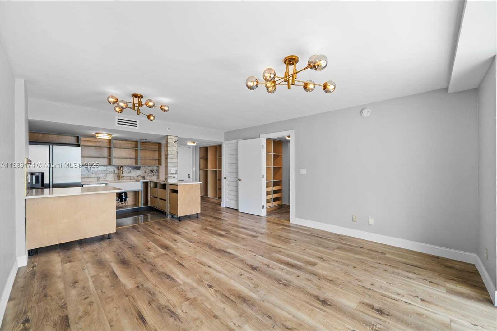 Small Image of 770 CLAUGHTON ISLAND DR #1706, Miami Number 3