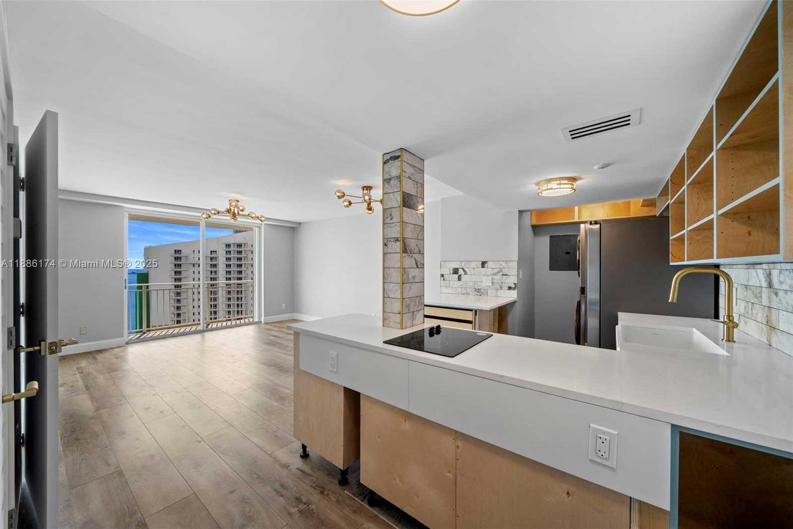 Small Image of 770 CLAUGHTON ISLAND DR #1706, Miami Number 5