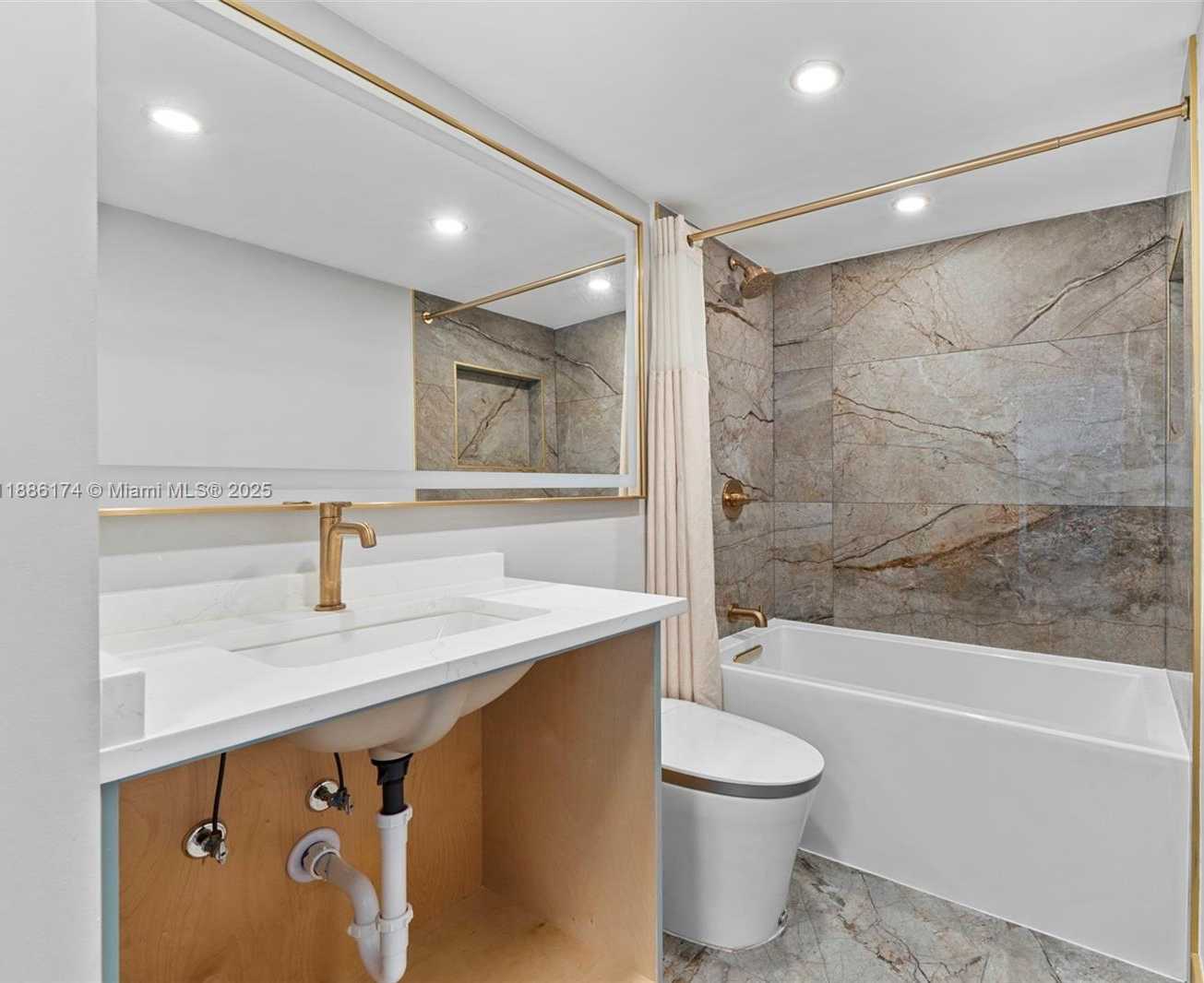 Small Image of 770 CLAUGHTON ISLAND DR #1706, Miami Number 9