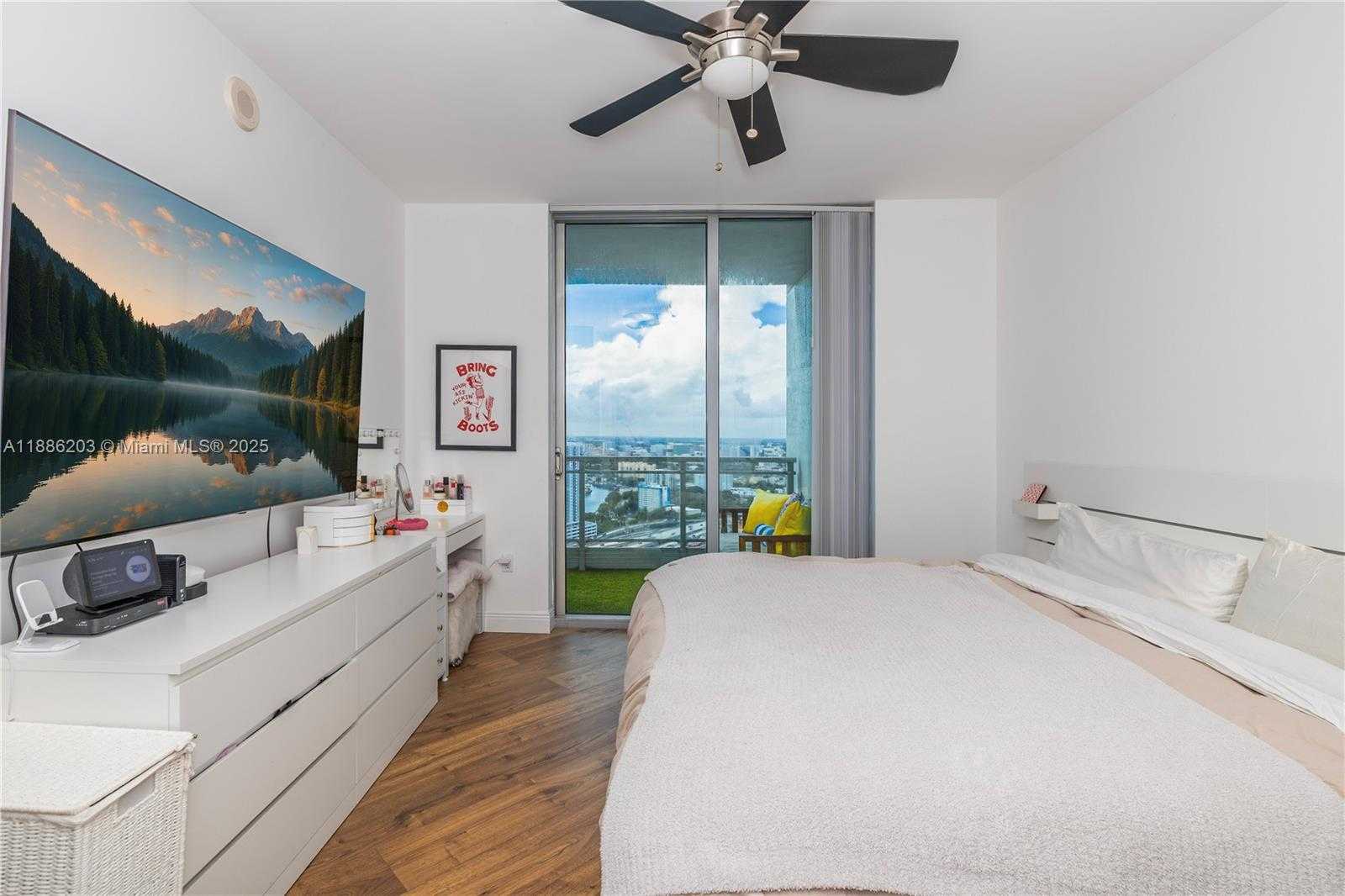 Small Image of 90 SOUTH WEST 3RD ST #3705, Miami Number 10