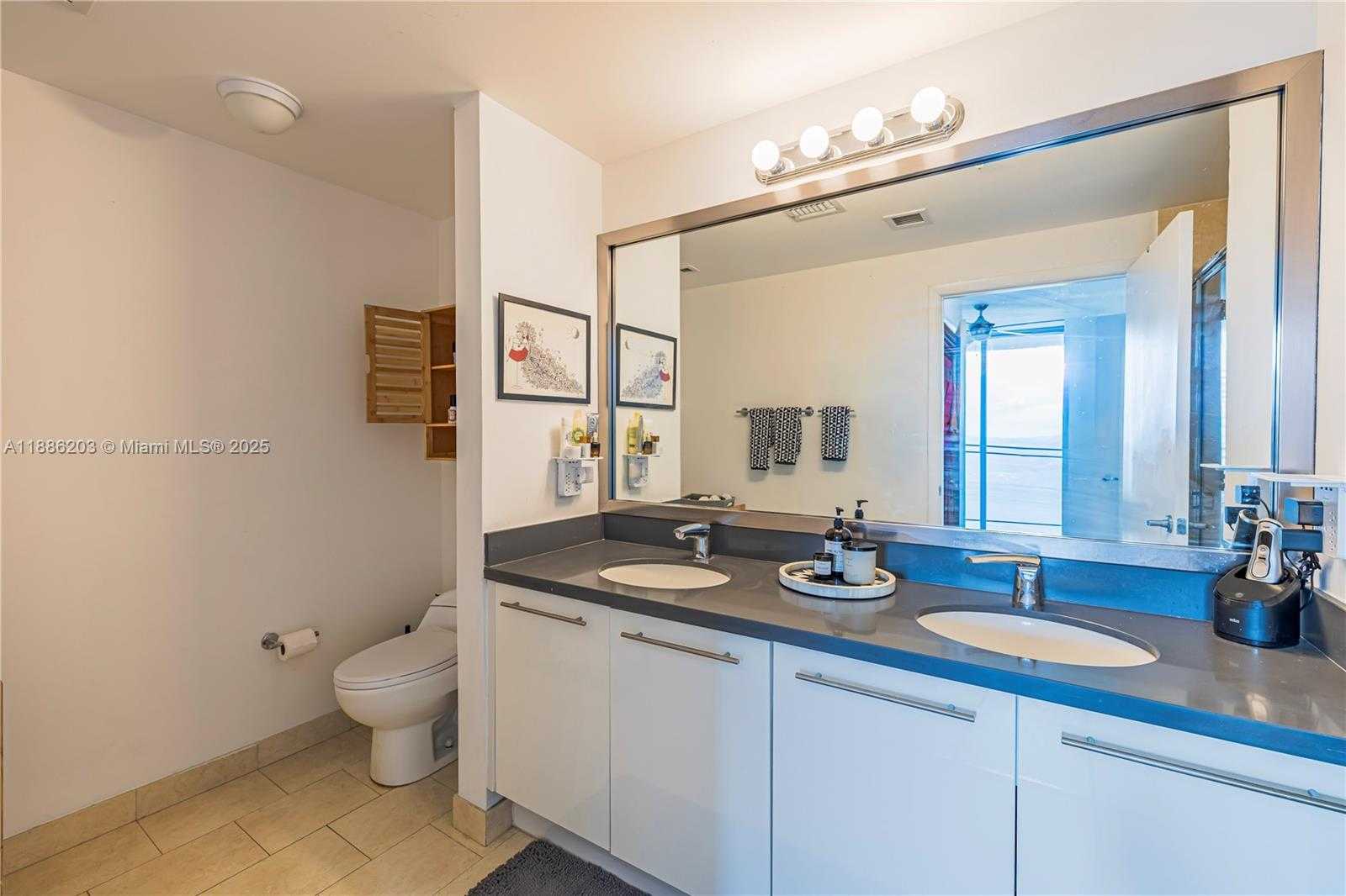 Small Image of 90 SOUTH WEST 3RD ST #3705, Miami Number 12