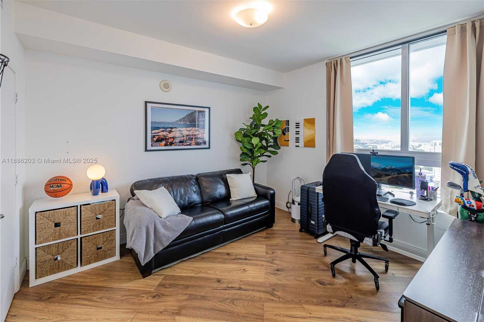 Small Image of 90 SOUTH WEST 3RD ST #3705, Miami Number 13