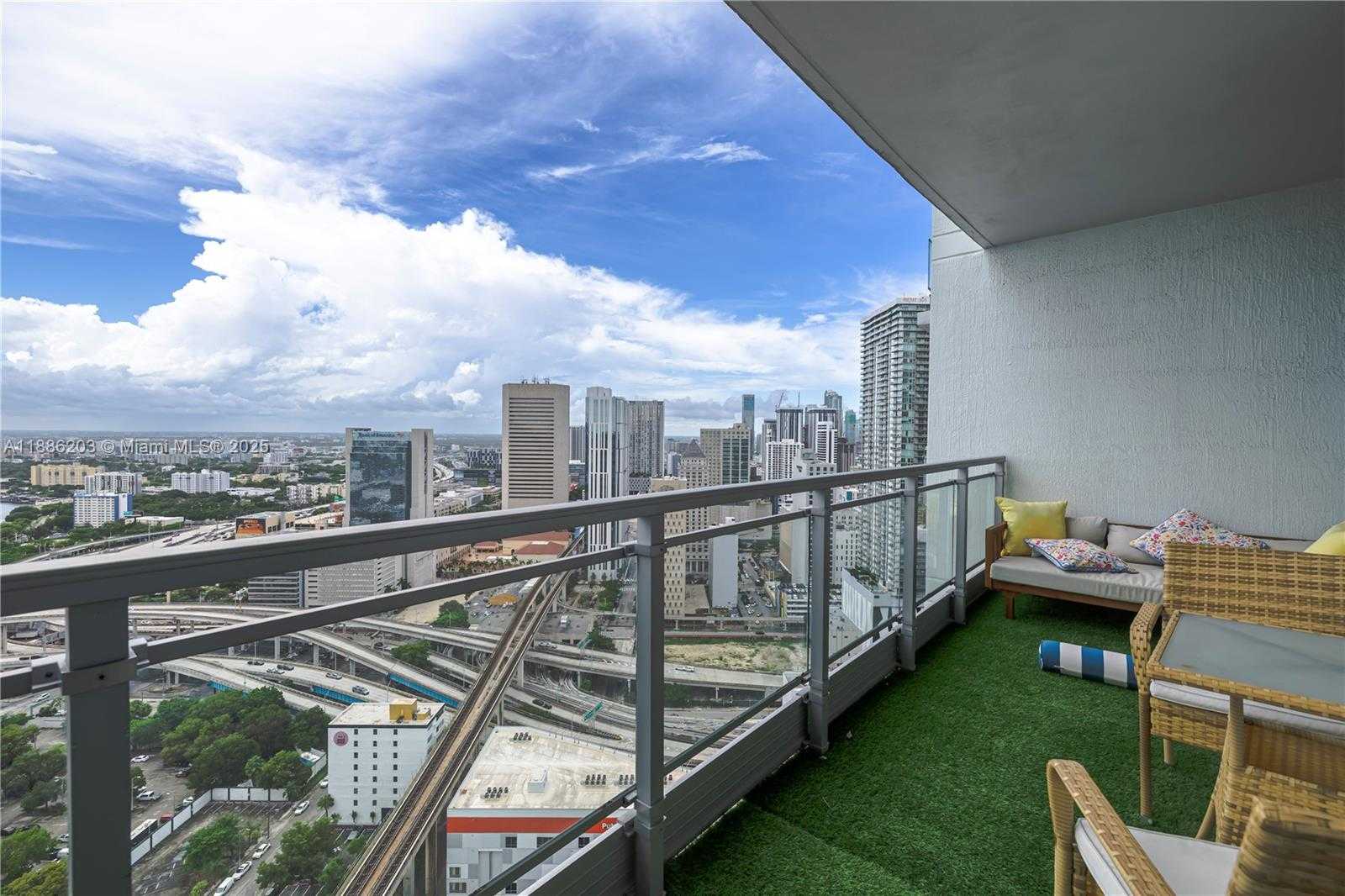 Small Image of 90 SOUTH WEST 3RD ST #3705, Miami Number 16