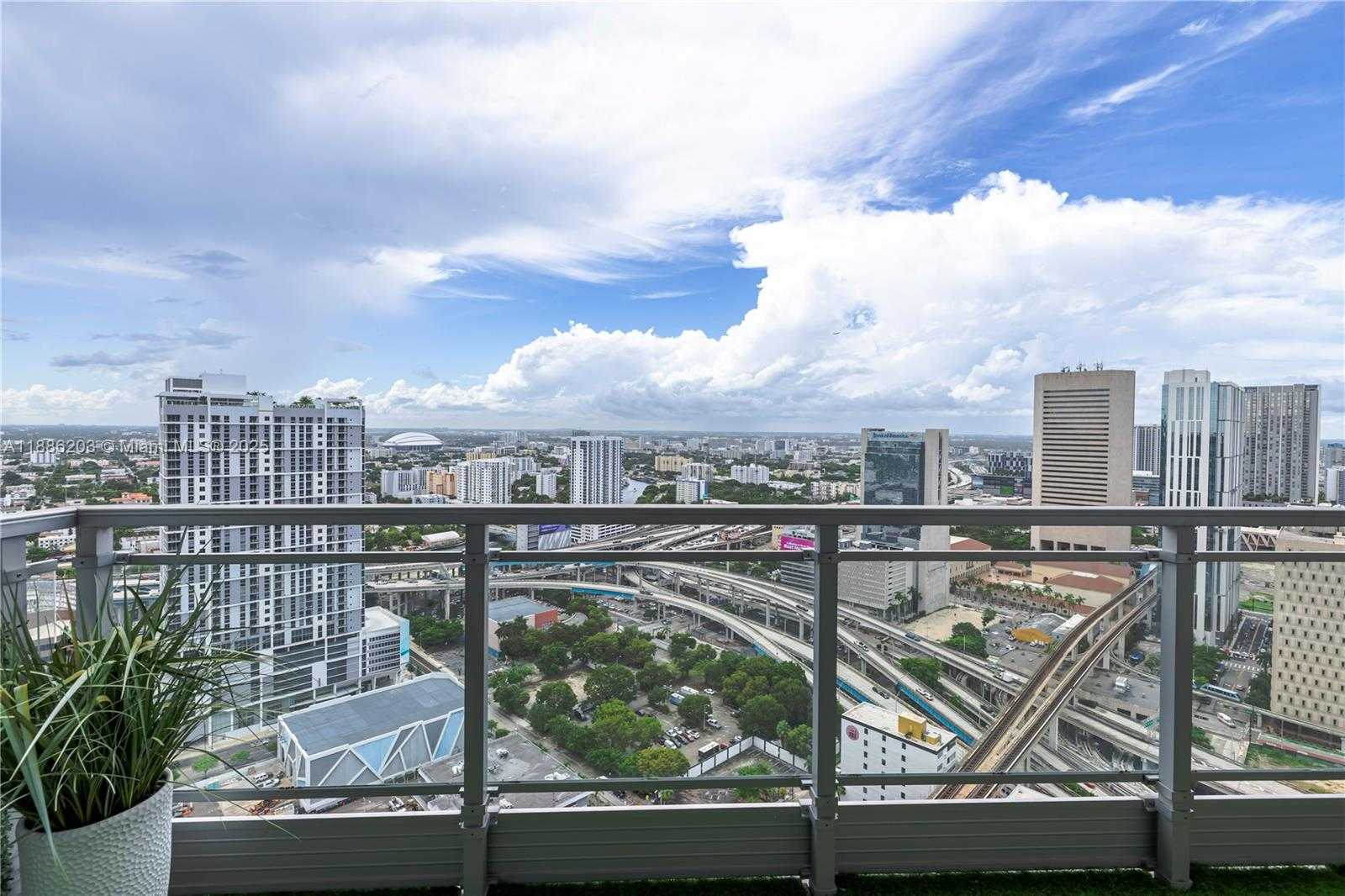 Small Image of 90 SOUTH WEST 3RD ST #3705, Miami Number 18