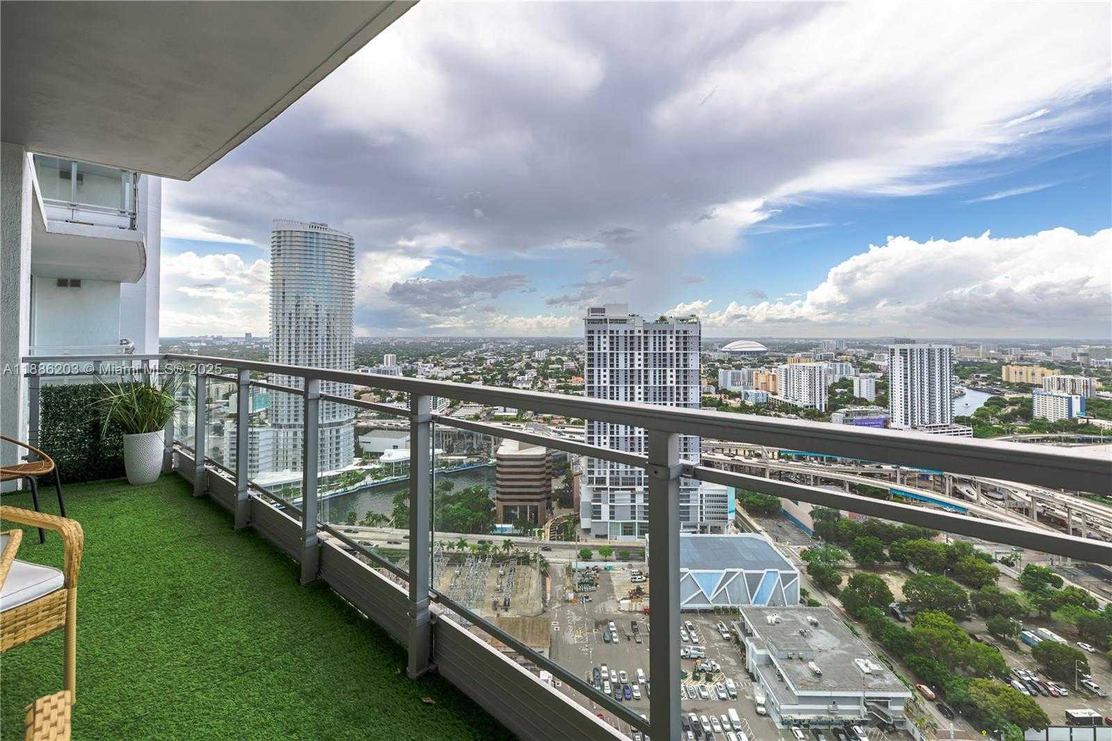 Small Image of 90 SOUTH WEST 3RD ST #3705, Miami Number 19