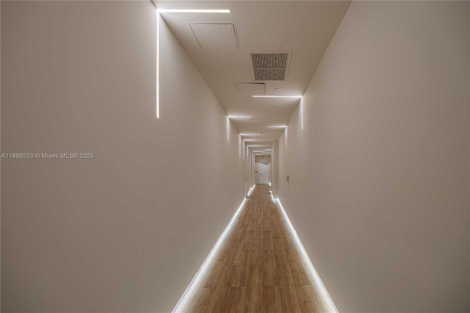 Small Image of 90 SOUTH WEST 3RD ST #3705, Miami Number 27