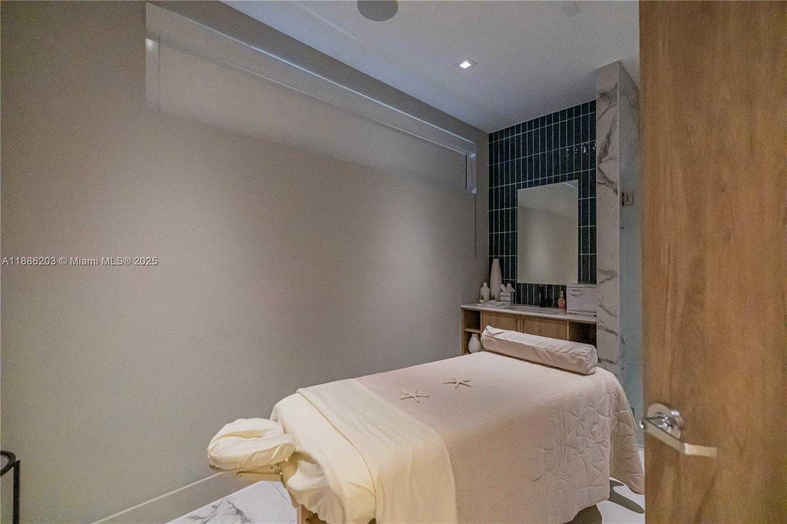 Small Image of 90 SOUTH WEST 3RD ST #3705, Miami Number 28