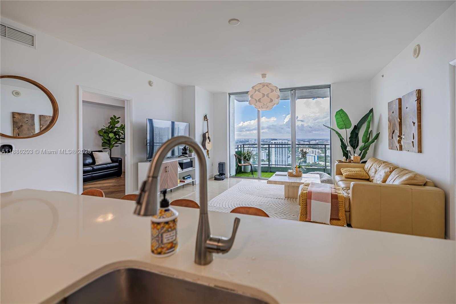 Small Image of 90 SOUTH WEST 3RD ST #3705, Miami Number 6