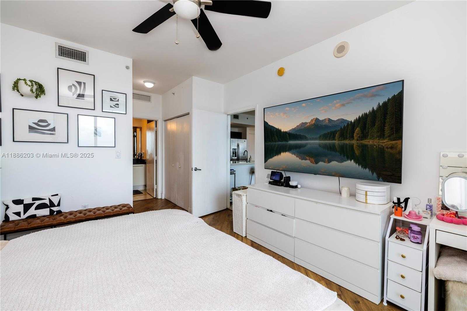 Small Image of 90 SOUTH WEST 3RD ST #3705, Miami Number 8