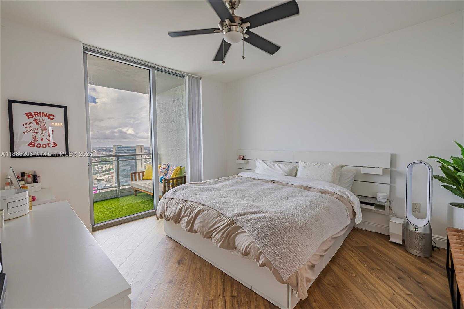 Small Image of 90 SOUTH WEST 3RD ST #3705, Miami Number 9