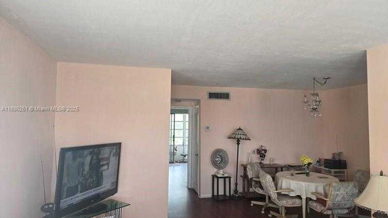 Small Image of 11 NORTH EAST 204TH ST #25, Miami Gardens Number 6