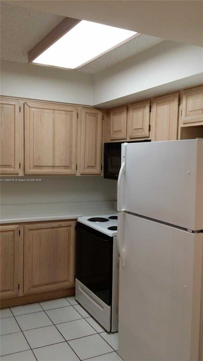 Small Image of 1280 SOUTH ALHAMBRA CIR #2117, Coral Gables Number 3