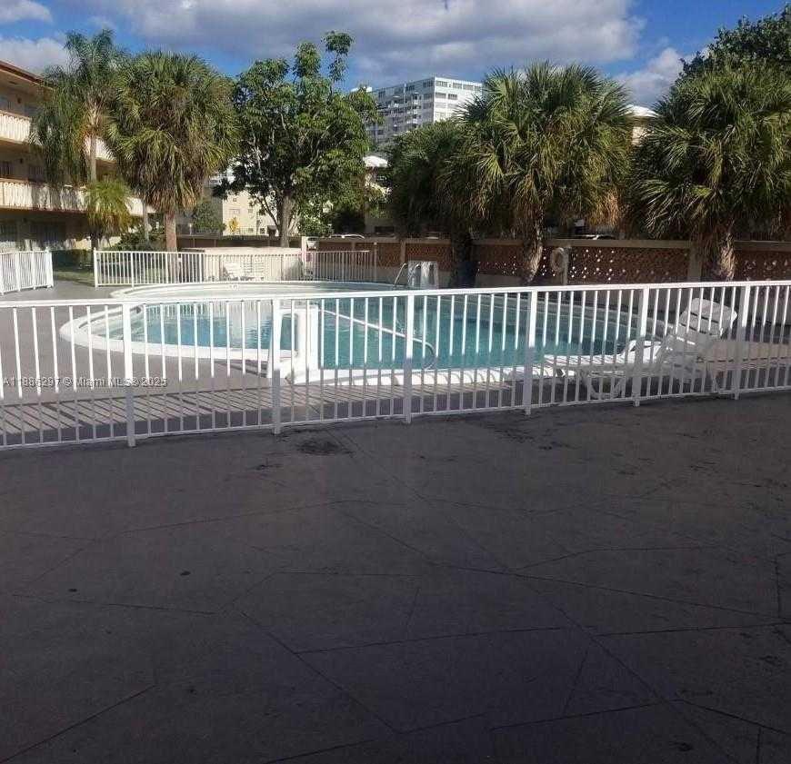 Small Image of 1885 NORTH EAST 121ST ST #21, North Miami Number 3