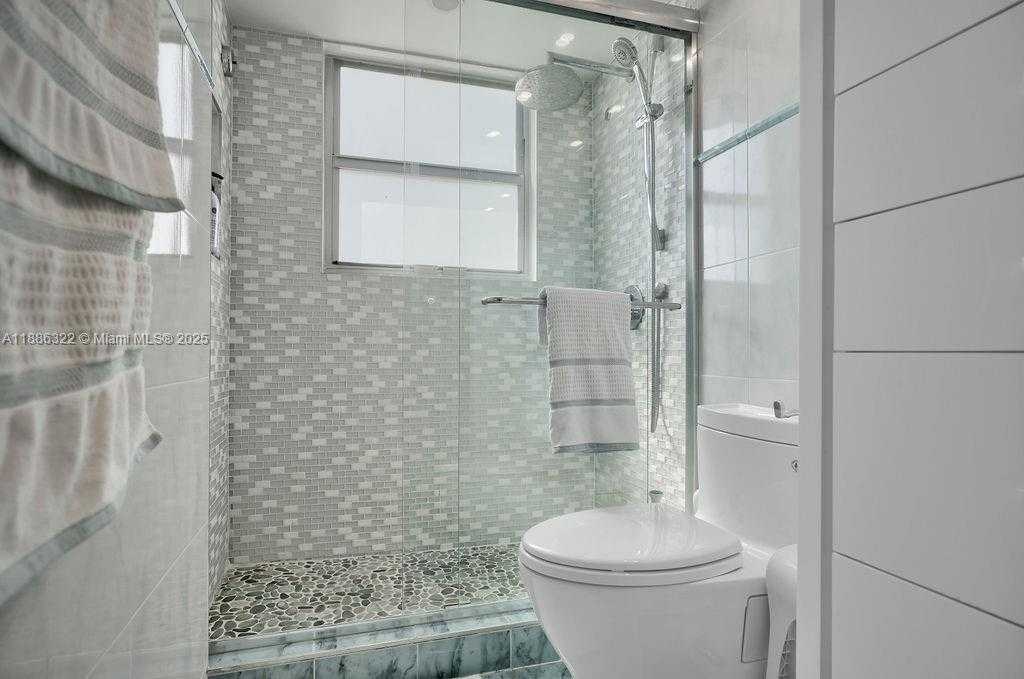 Small Image of 6039 COLLINS AVE #1126, Miami Beach Number 13
