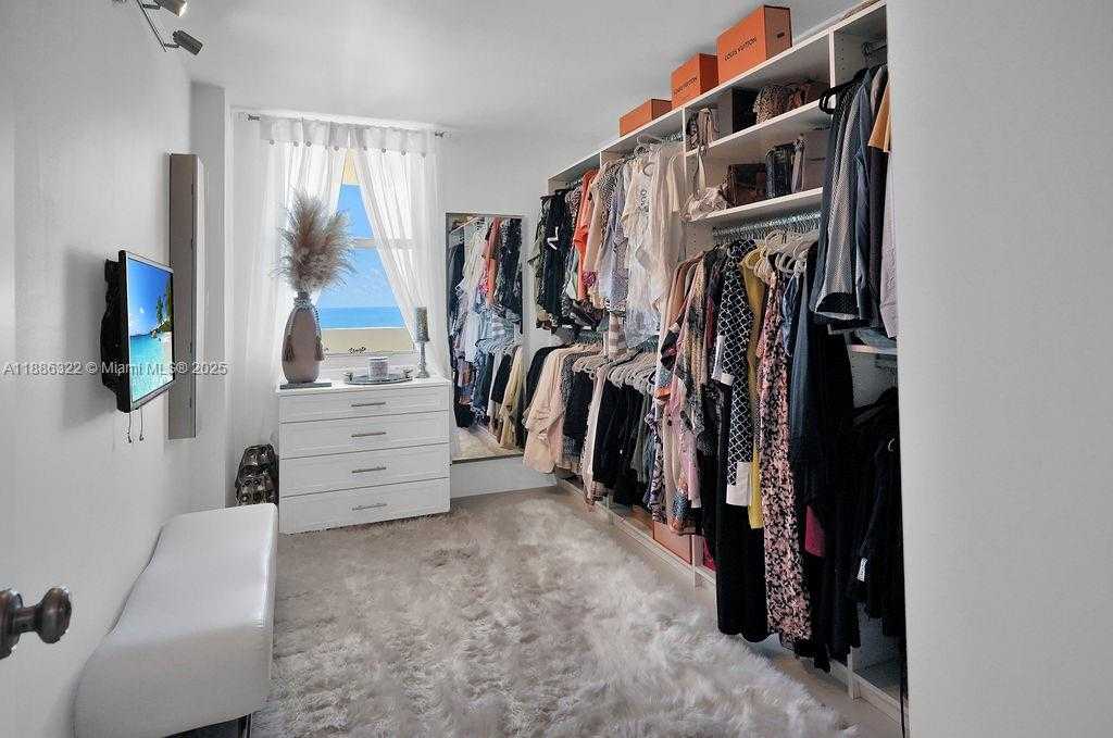 Small Image of 6039 COLLINS AVE #1126, Miami Beach Number 14