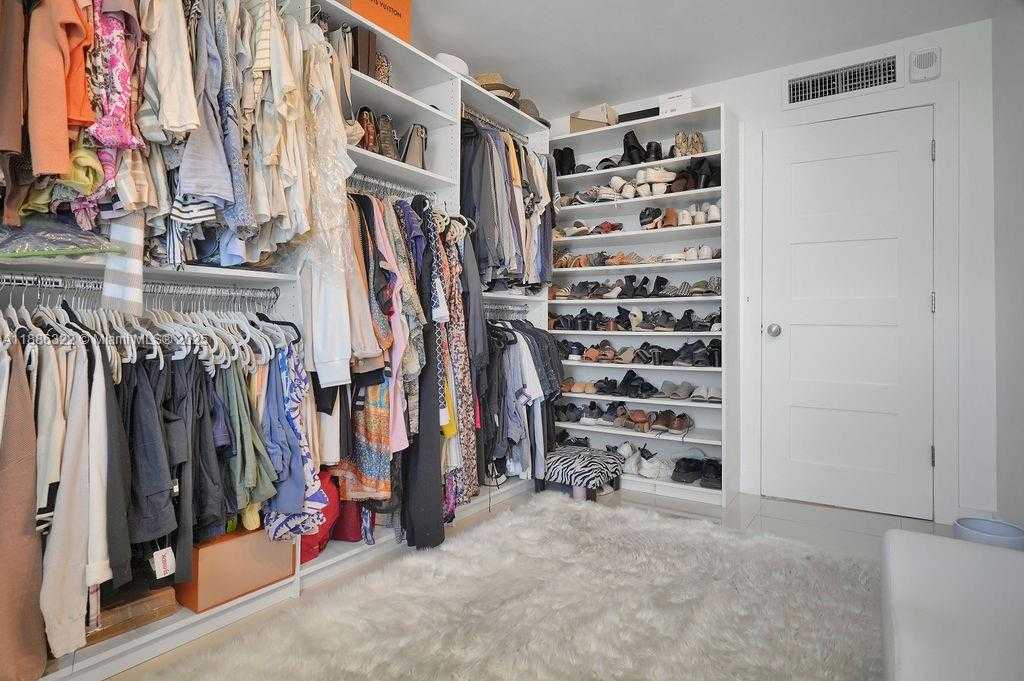 Small Image of 6039 COLLINS AVE #1126, Miami Beach Number 15