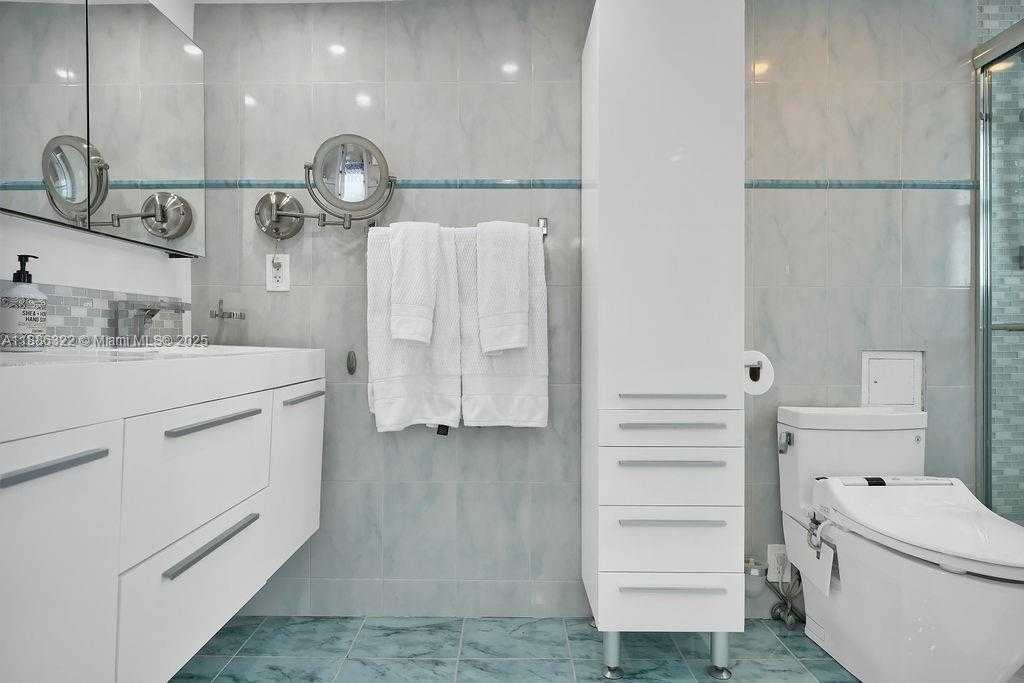 Small Image of 6039 COLLINS AVE #1126, Miami Beach Number 27