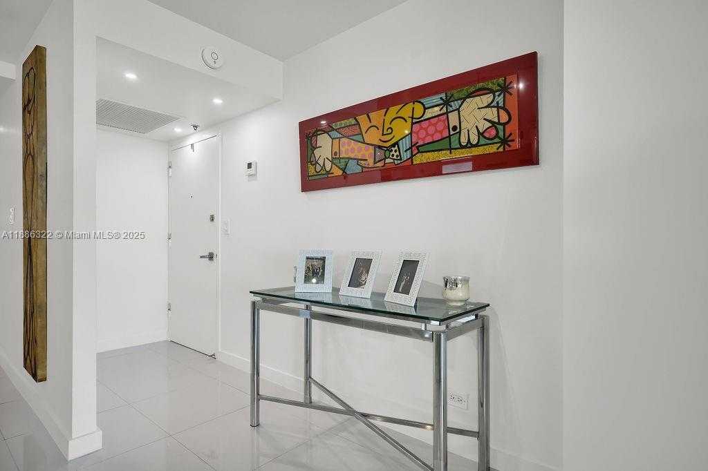 Small Image of 6039 COLLINS AVE #1126, Miami Beach Number 30