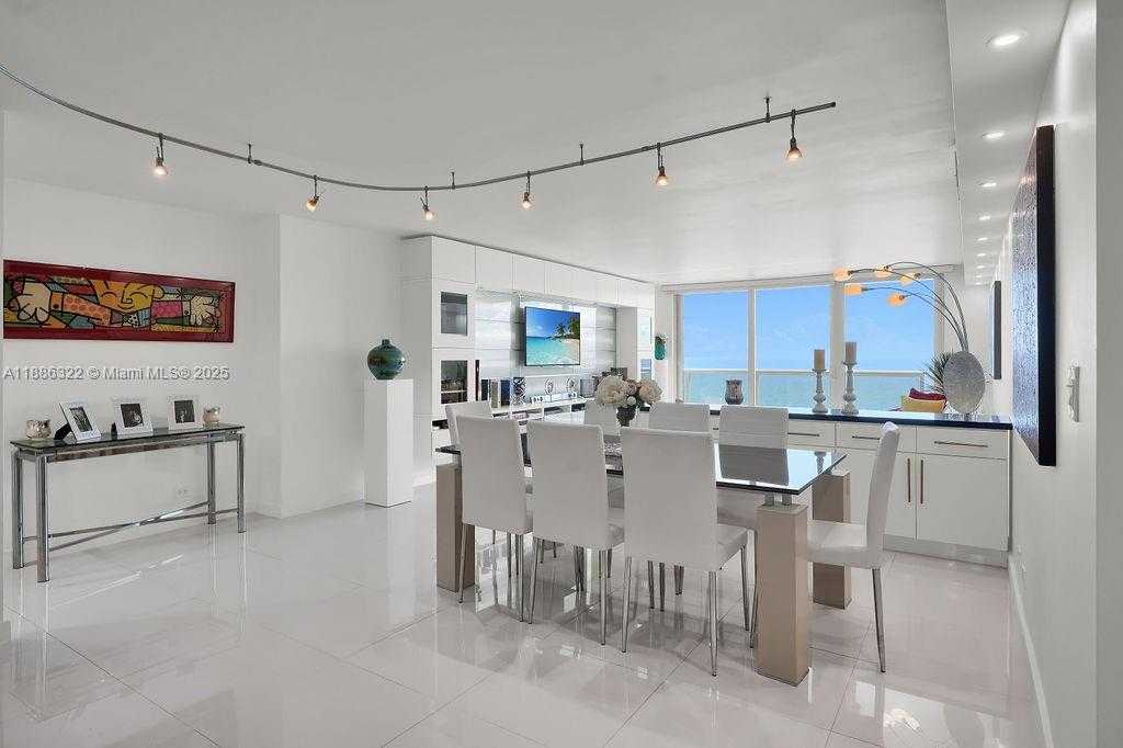 Small Image of 6039 COLLINS AVE #1126, Miami Beach Number 31