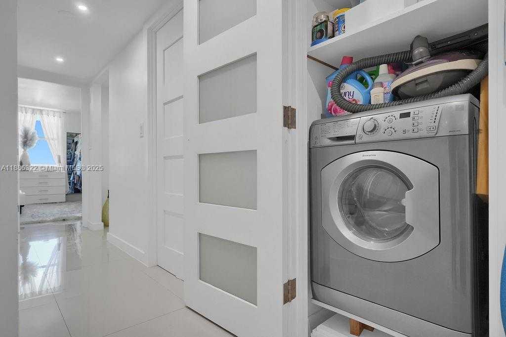 Small Image of 6039 COLLINS AVE #1126, Miami Beach Number 33