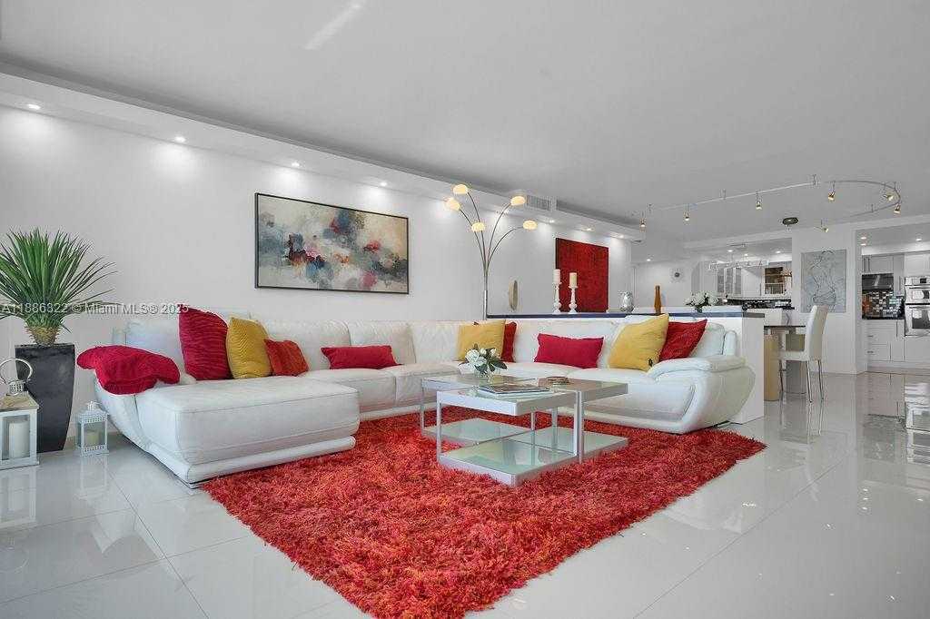 Small Image of 6039 COLLINS AVE #1126, Miami Beach Number 4