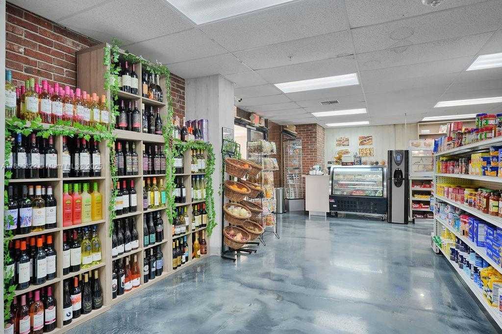 Small Image of 6039 COLLINS AVE #1126, Miami Beach Number 45