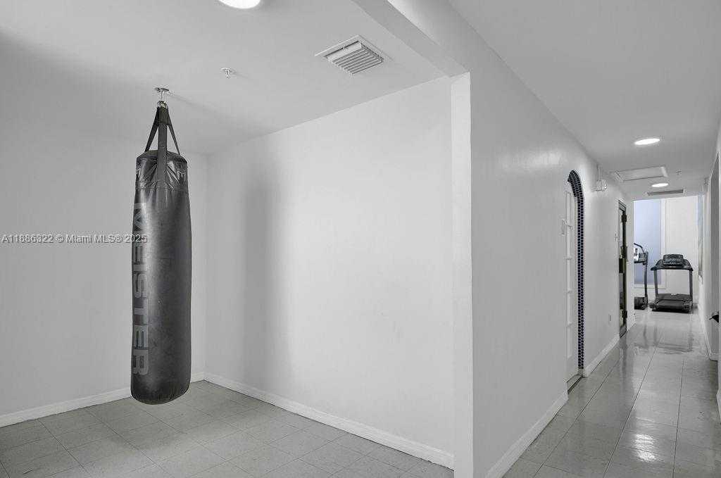 Small Image of 6039 COLLINS AVE #1126, Miami Beach Number 51