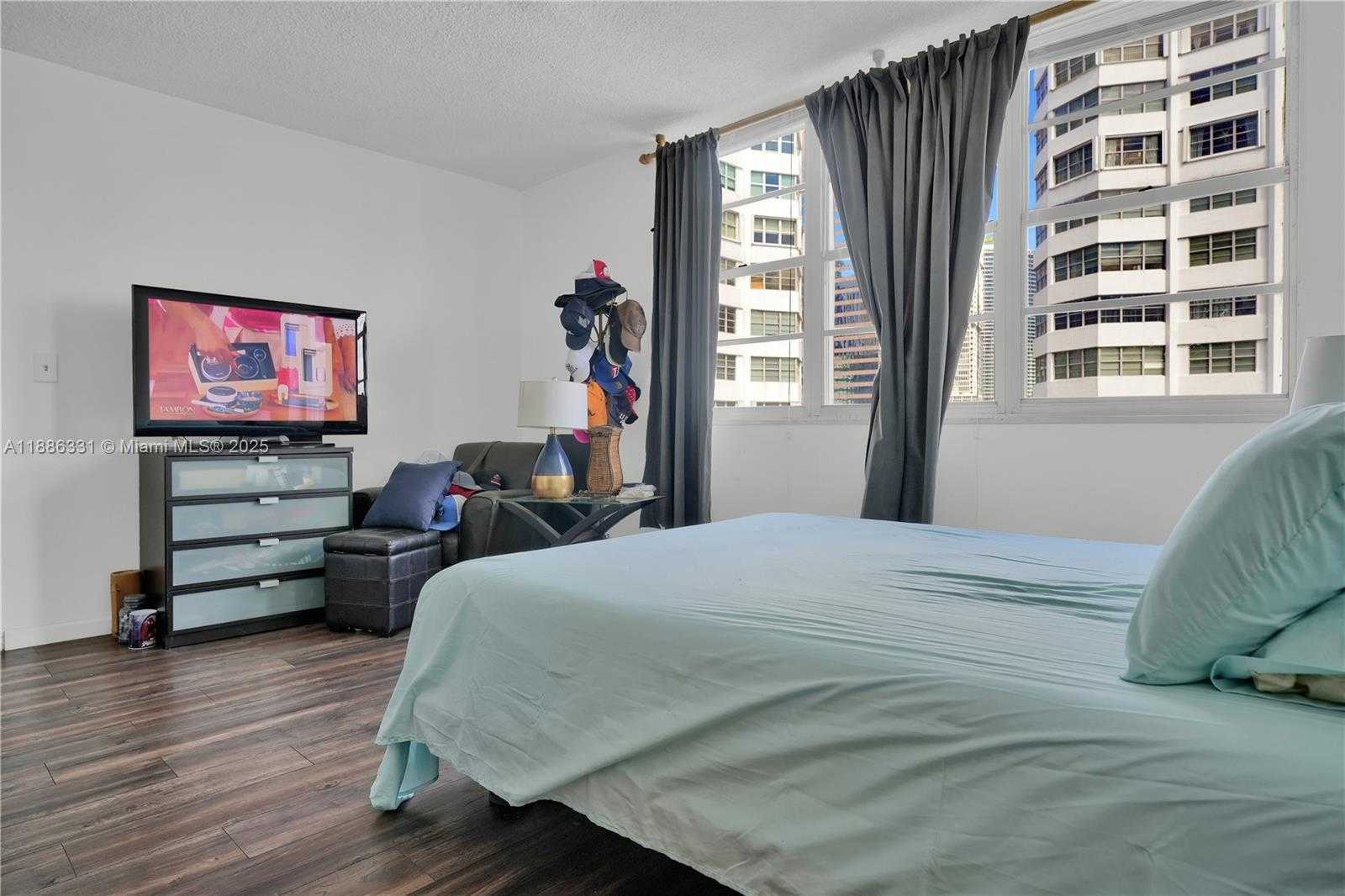 Small Image of 905 BRICKELL BAY DR #1121, Miami Number 10