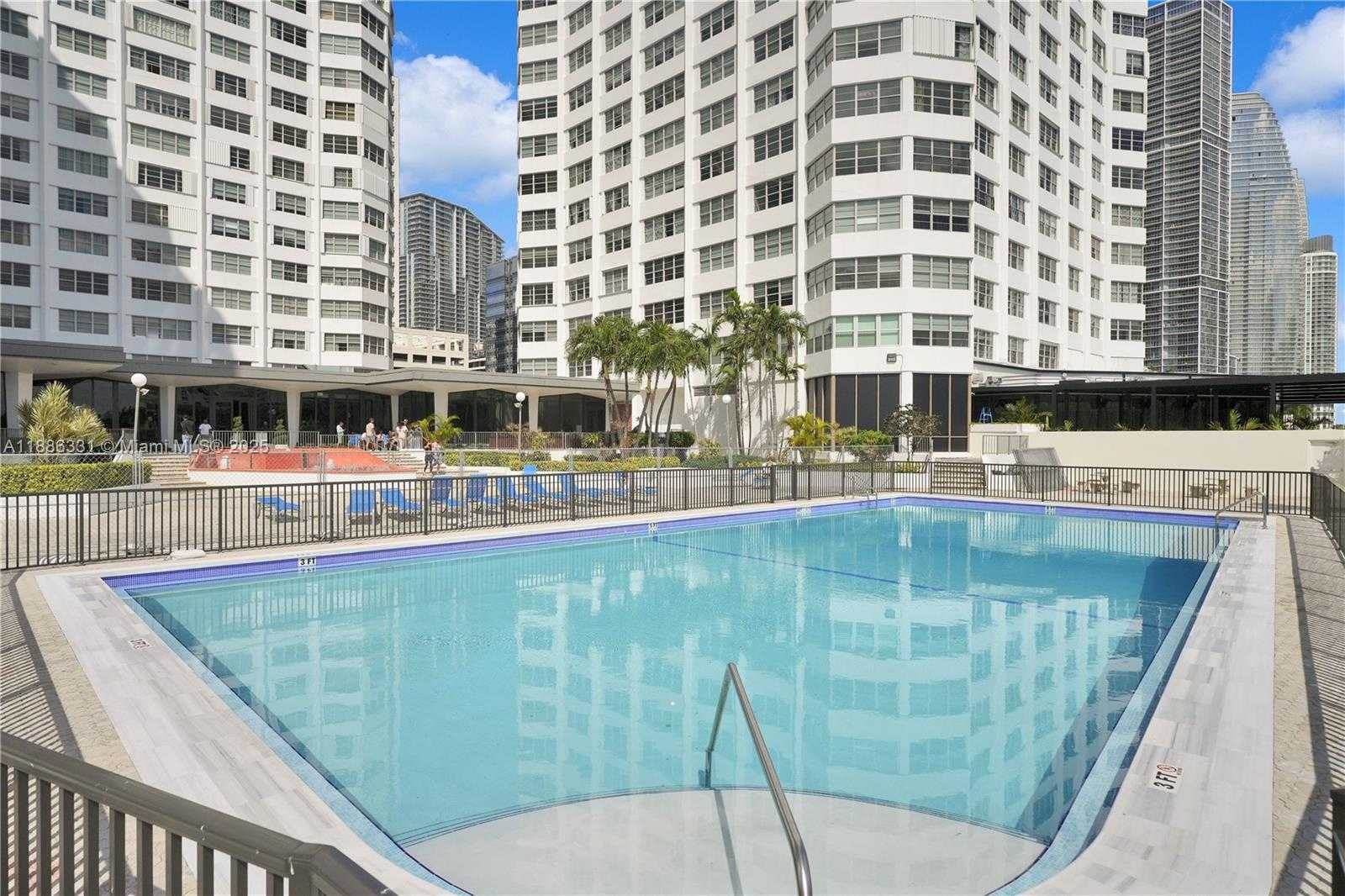 Small Image of 905 BRICKELL BAY DR #1121, Miami Number 12