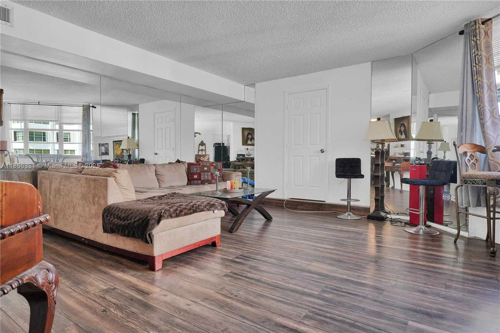 Small Image of 905 BRICKELL BAY DR #1121, Miami Number 4