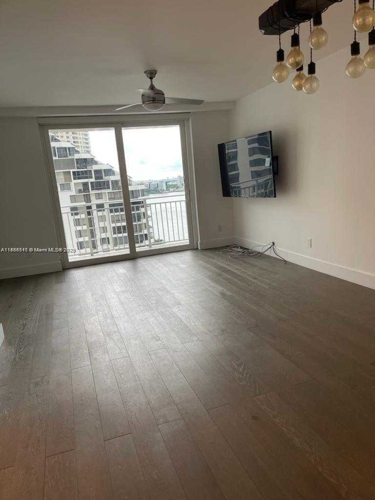 Small Image of 770 CLAUGHTON ISLAND DR #1511, Miami Number 4
