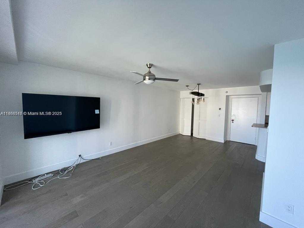 Small Image of 770 CLAUGHTON ISLAND DR #1511, Miami Number 5
