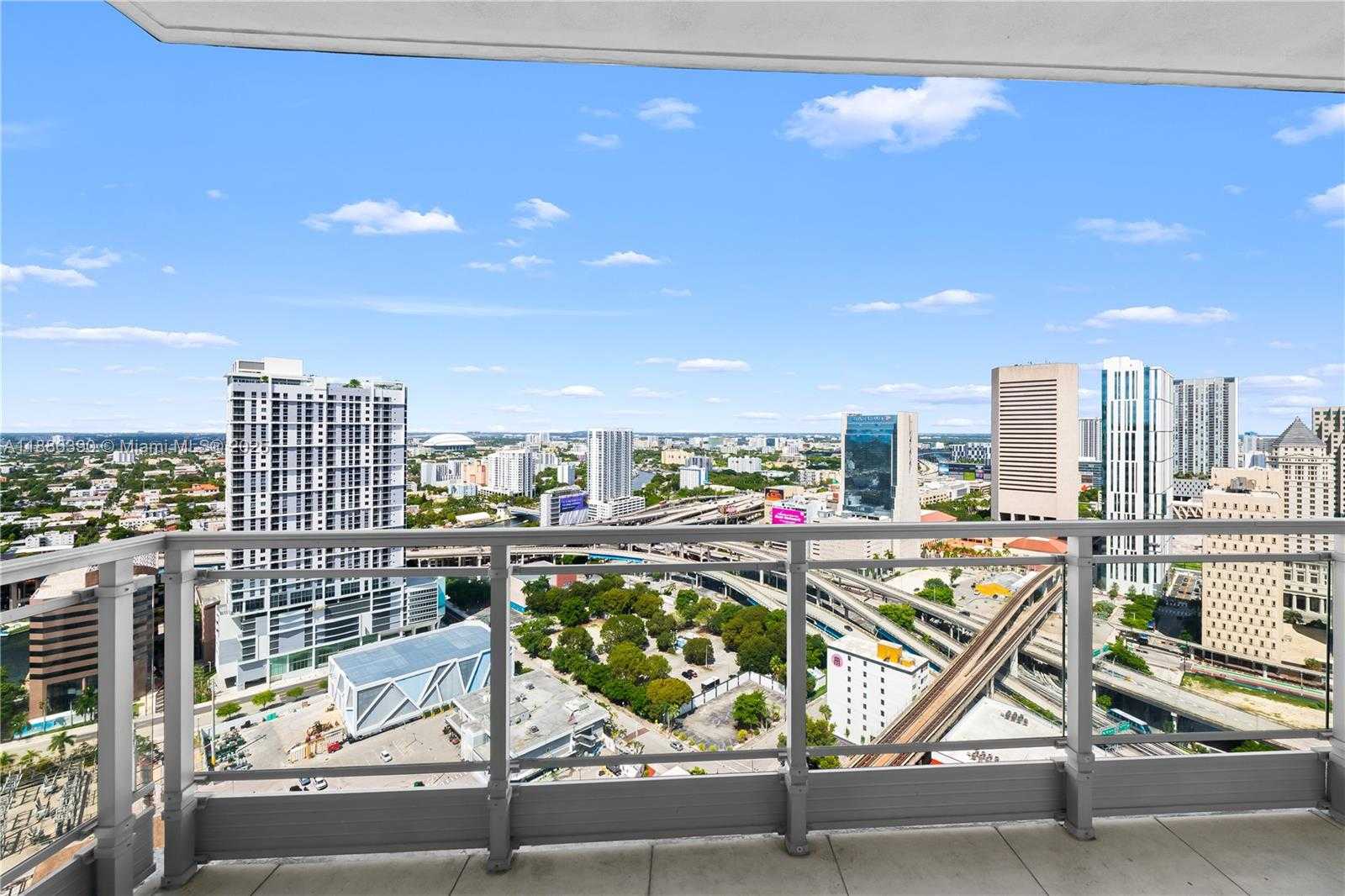 Small Image of 90 SOUTH WEST 3RD ST #3305, Miami Number 14