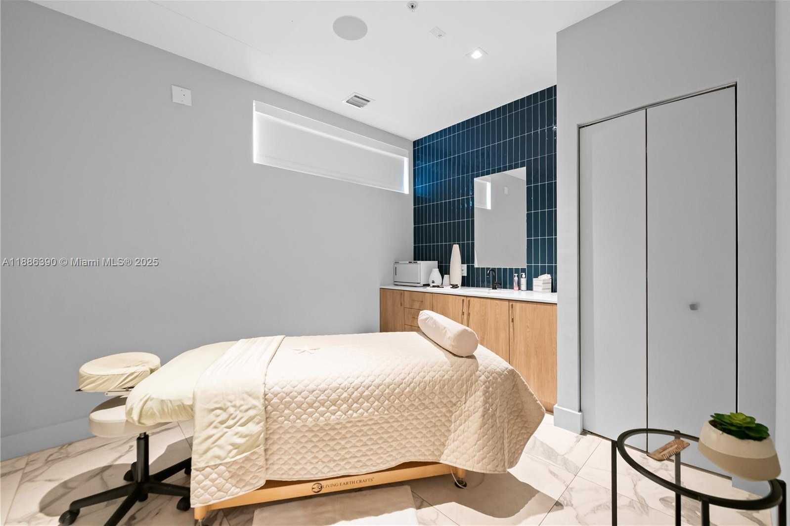 Small Image of 90 SOUTH WEST 3RD ST #3305, Miami Number 33