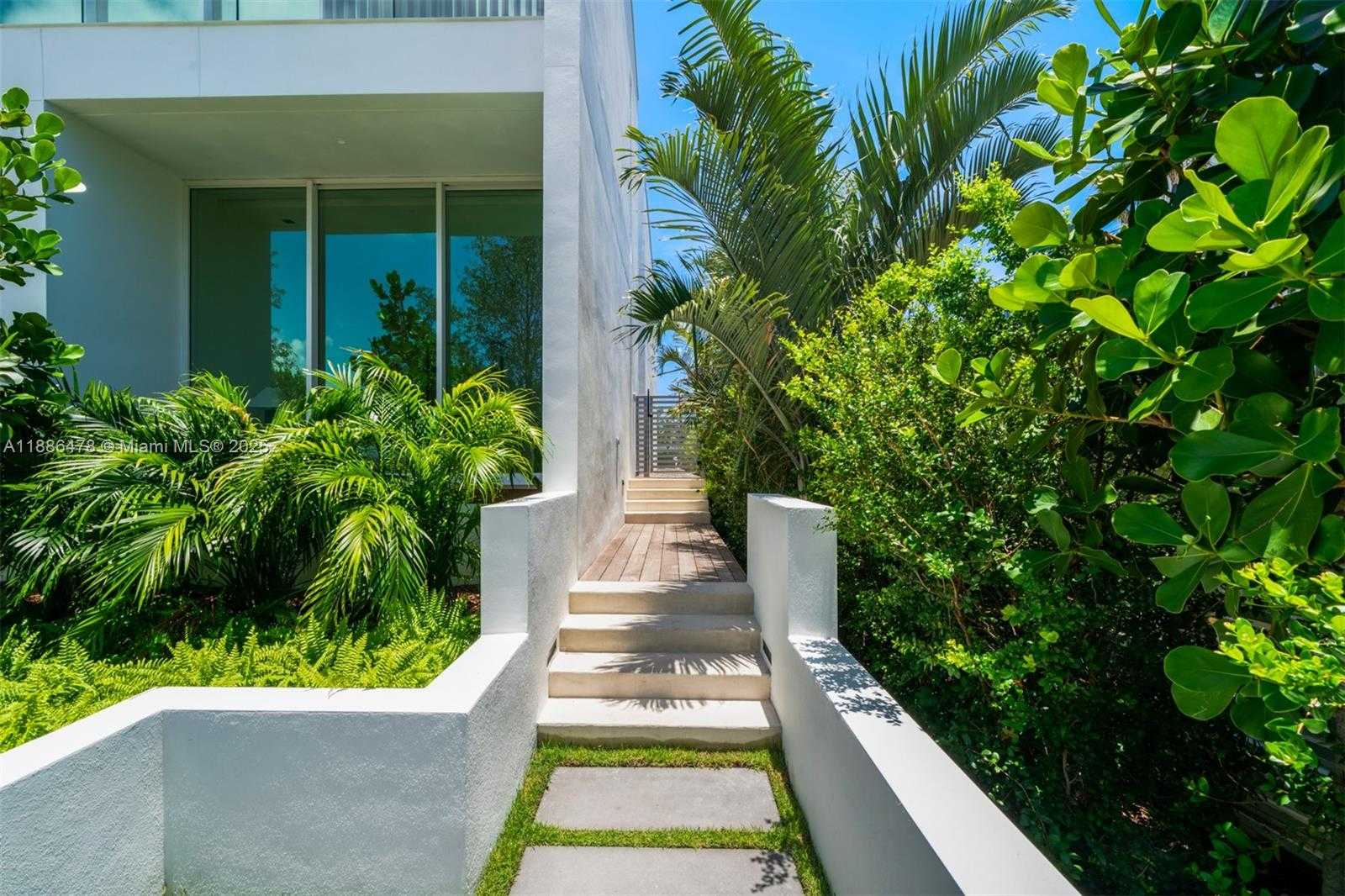 Small Image of 1011 WEST 48TH ST #8, Miami Beach Number 4