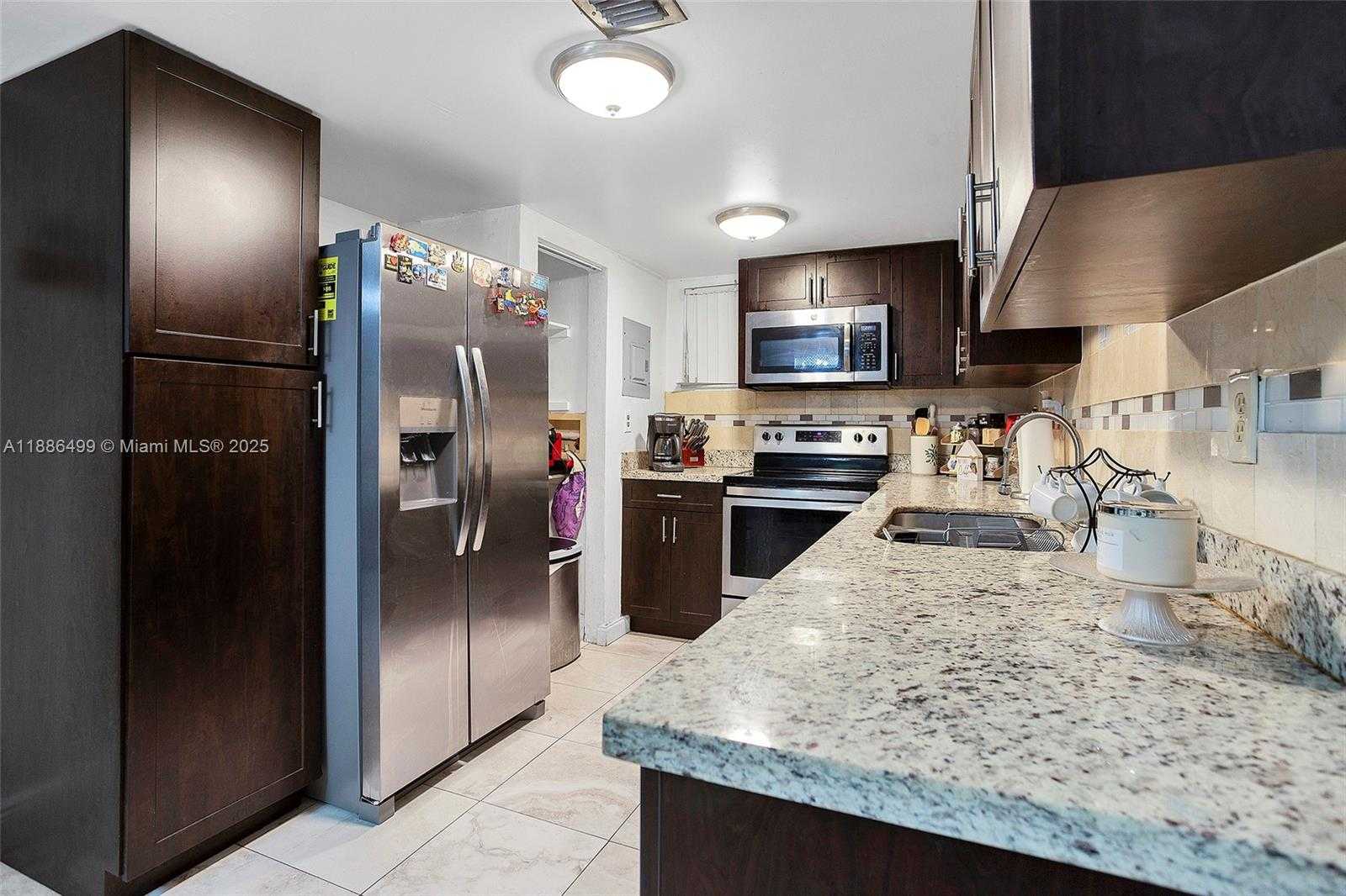 Small Image of 1850 WEST 56TH ST #2207, Hialeah Number 4
