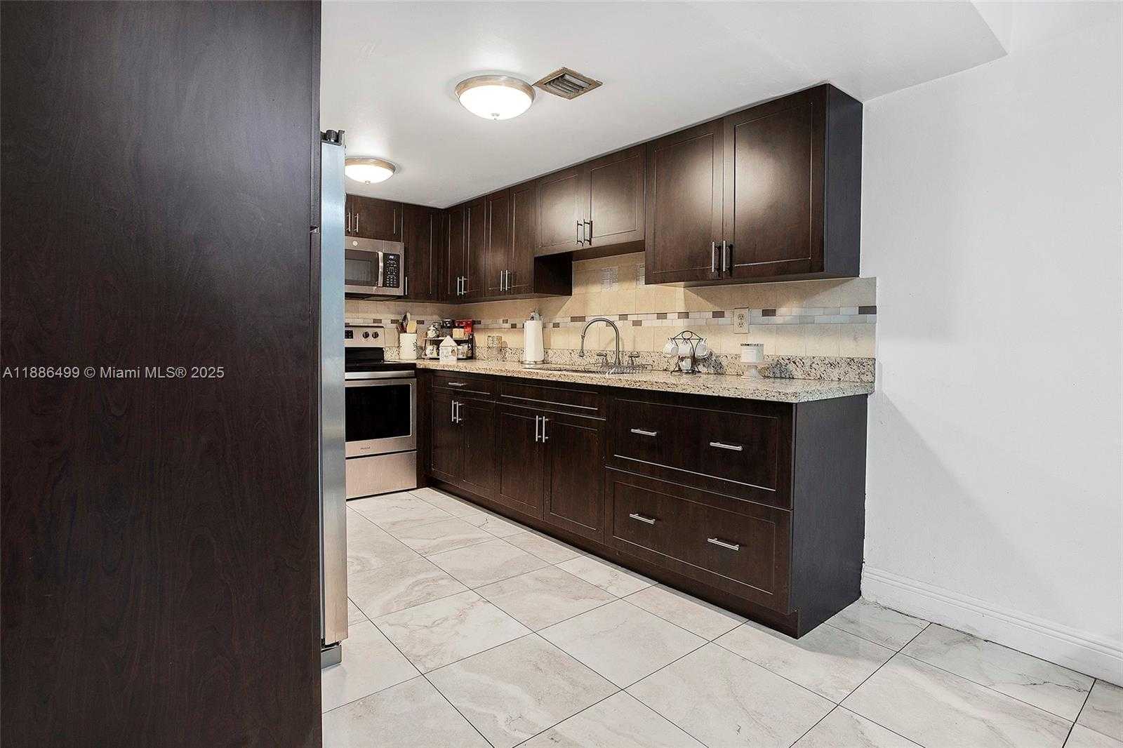 Small Image of 1850 WEST 56TH ST #2207, Hialeah Number 5
