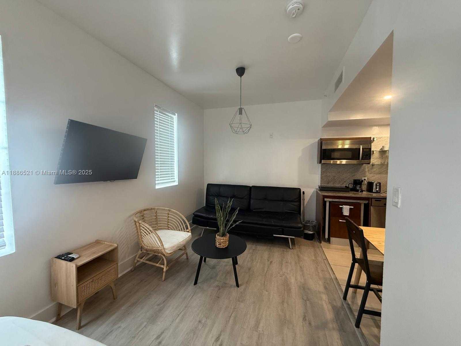 Small Image of 1036 OCEAN DR #B309, Miami Beach Number 2