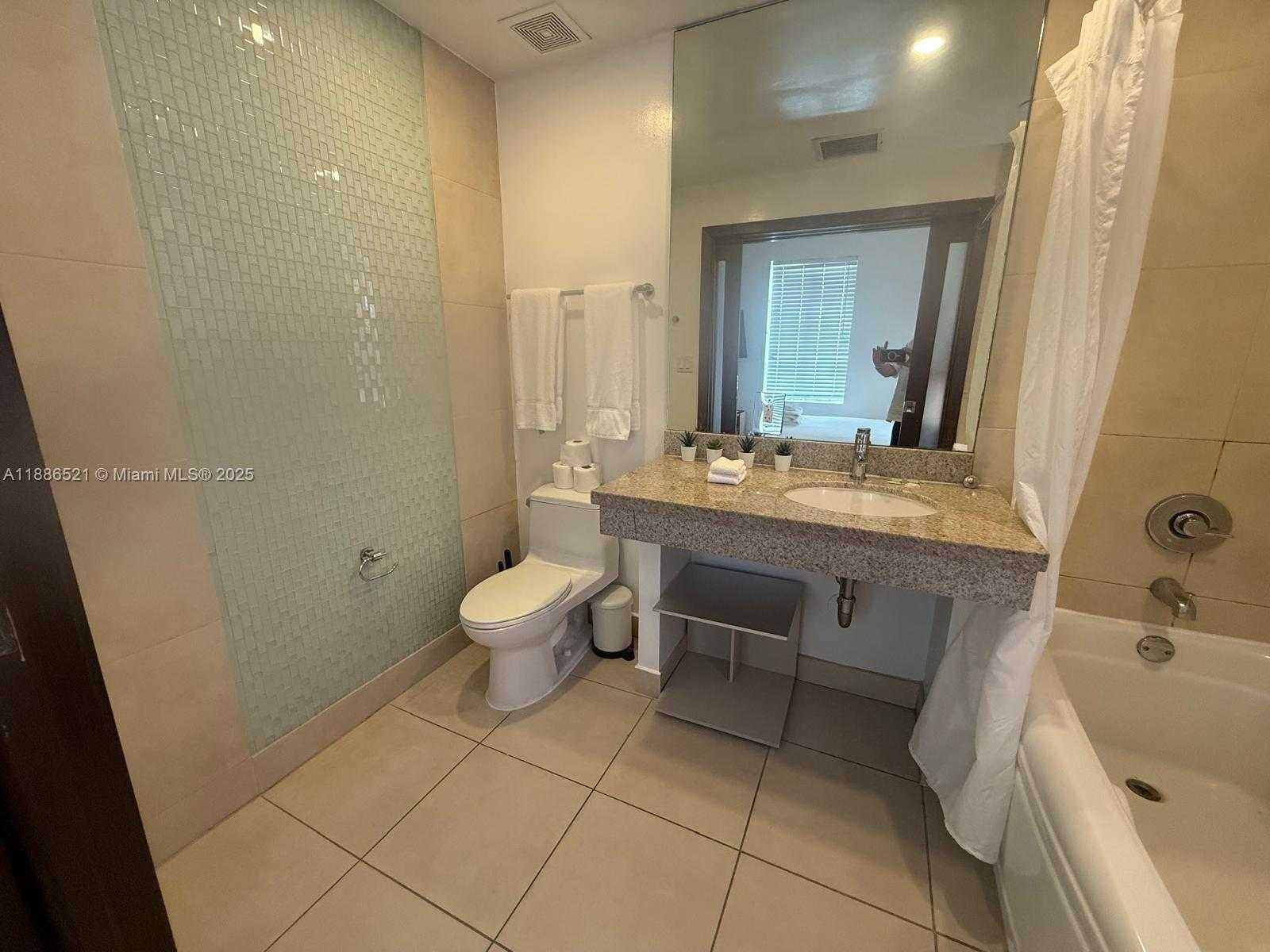Small Image of 1036 OCEAN DR #B309, Miami Beach Number 4