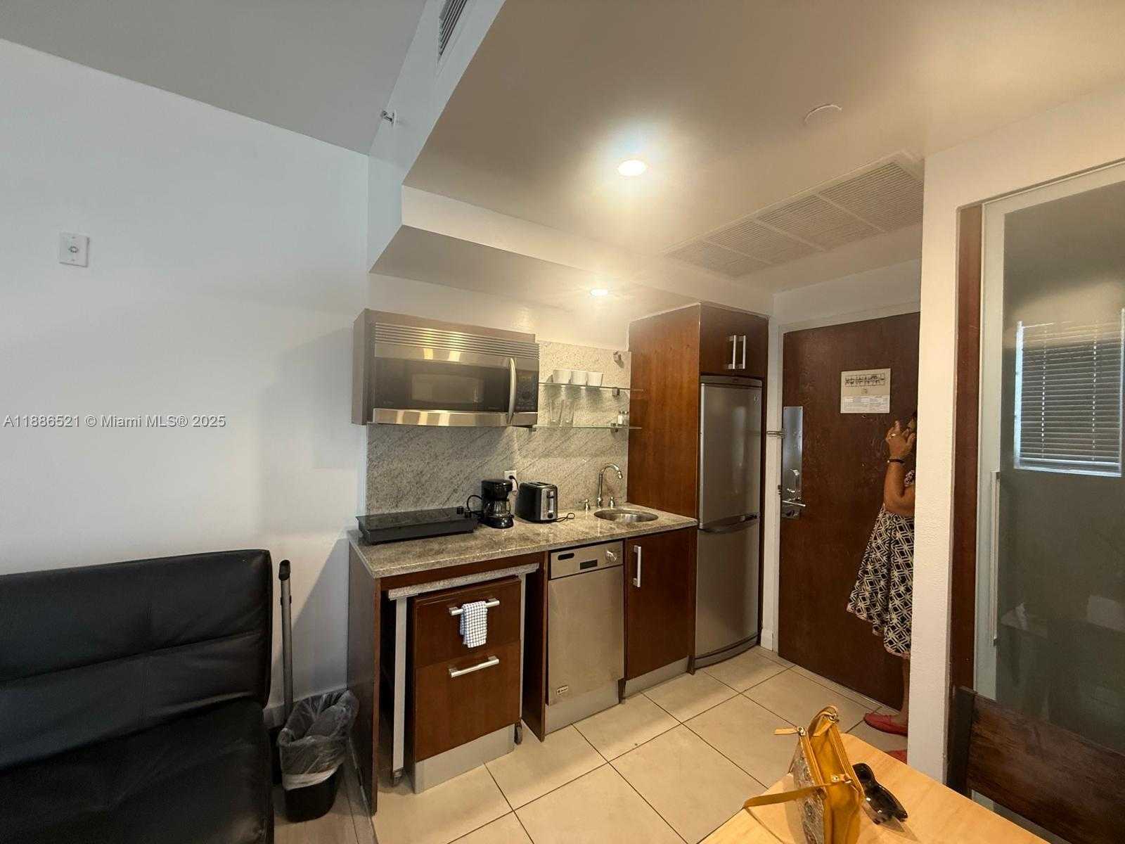 Small Image of 1036 OCEAN DR #B309, Miami Beach Number 5