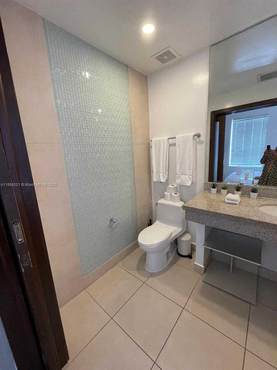 Small Image of 1036 OCEAN DR #B309, Miami Beach Number 6