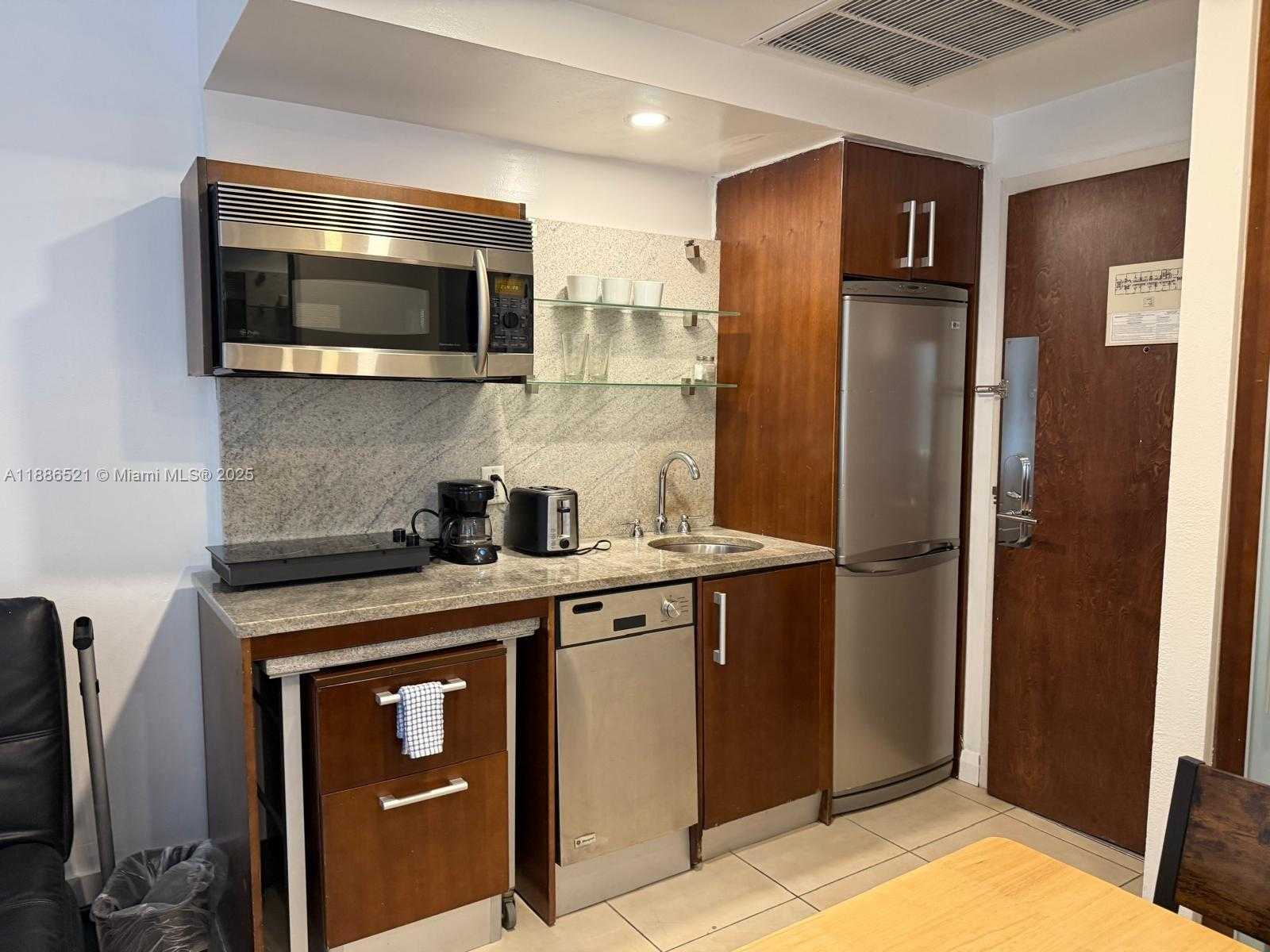 Small Image of 1036 OCEAN DR #B309, Miami Beach Number 7