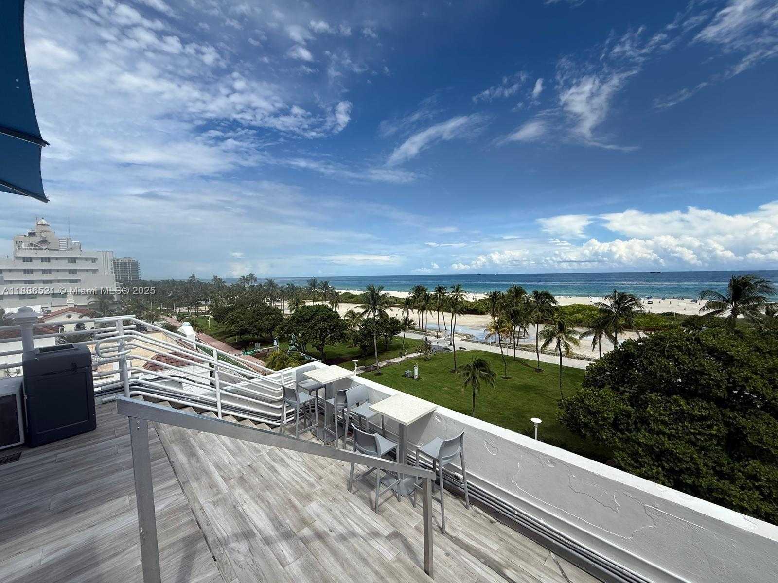 Small Image of 1036 OCEAN DR #B309, Miami Beach Number 8