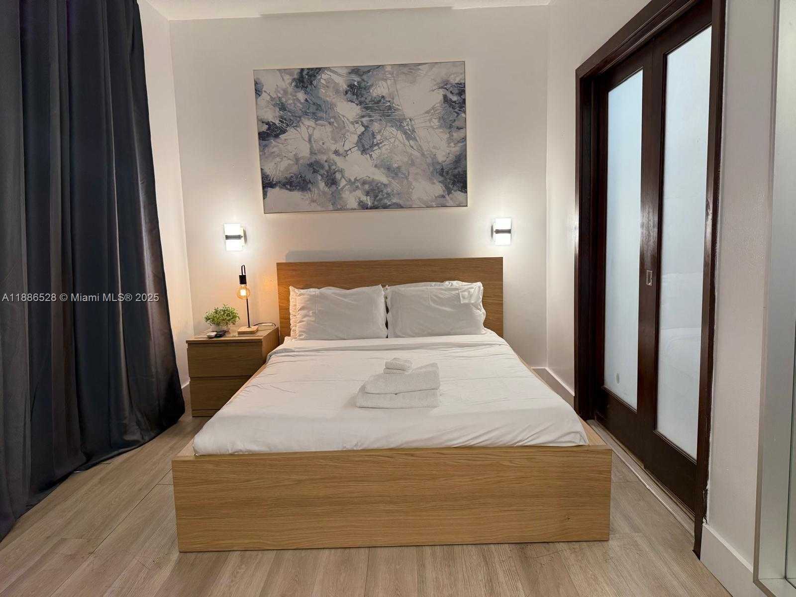 Small Image of 1036 OCEAN DR #B303, Miami Beach Number 2