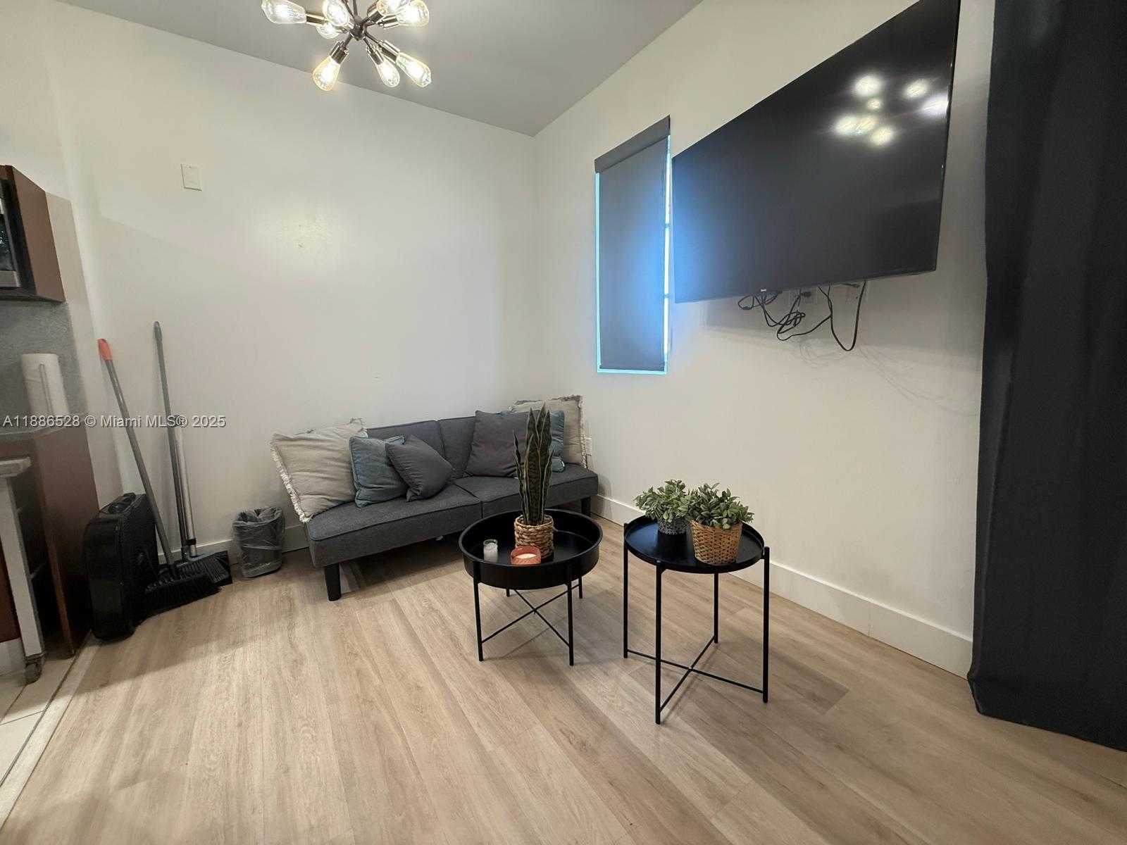 Small Image of 1036 OCEAN DR #B303, Miami Beach Number 3